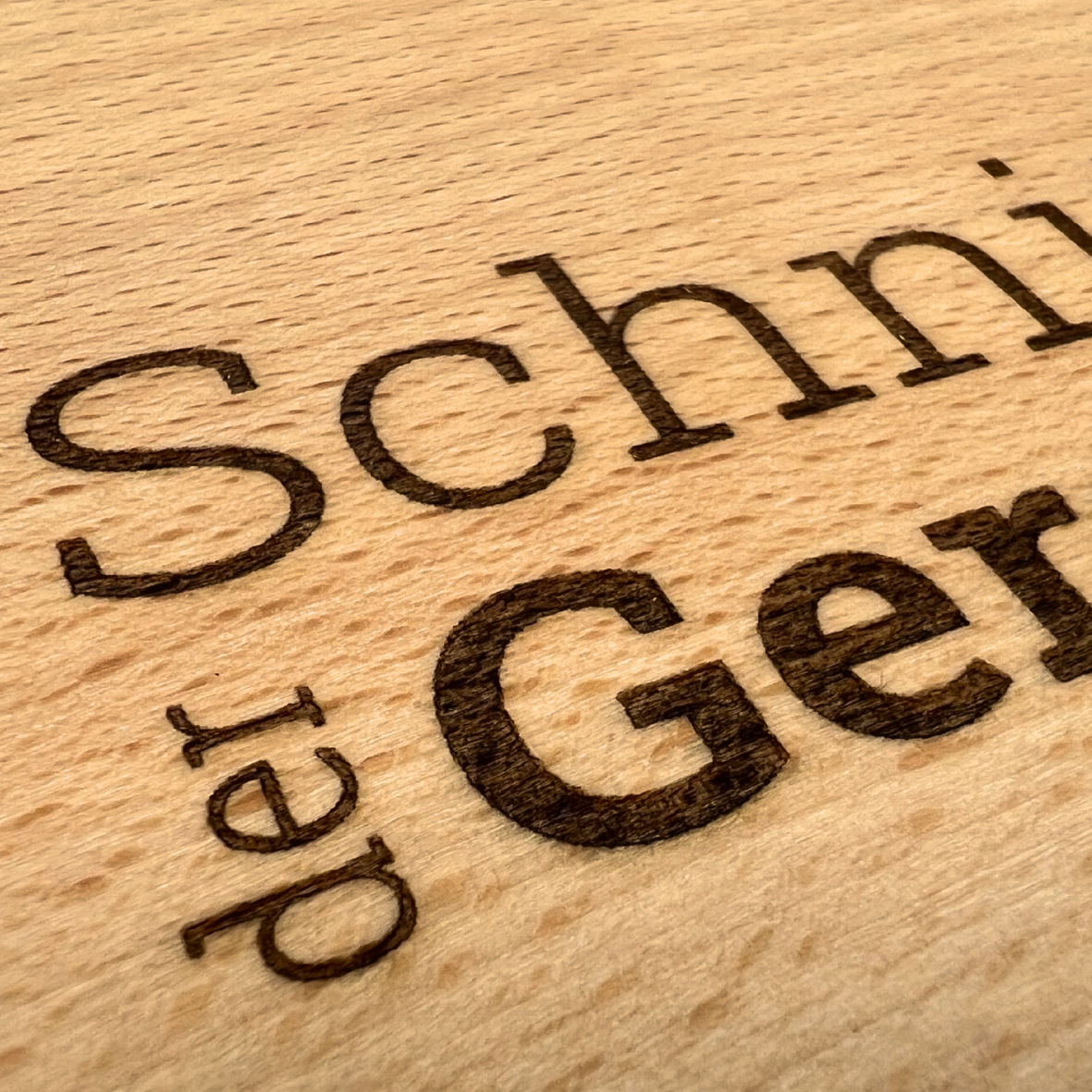 Frühstücksbrett aus Buchenholz mit Gravur