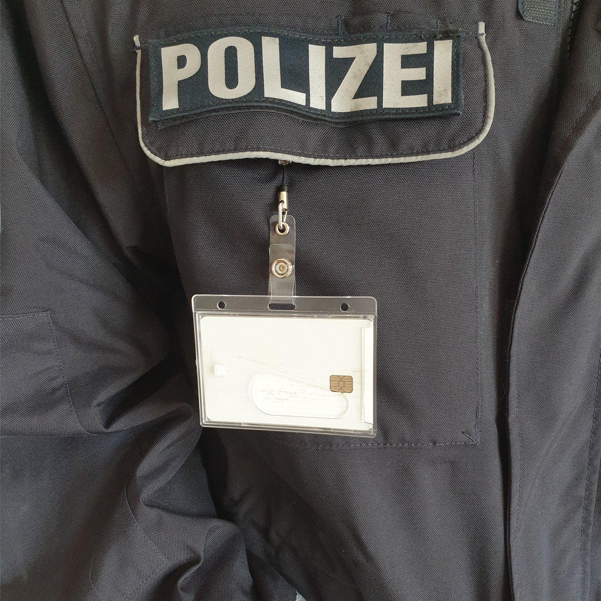 Ausweis-Set  Gürtelclip Jojo + Polycarbonat Ausweishülle - Polizeimemesshop